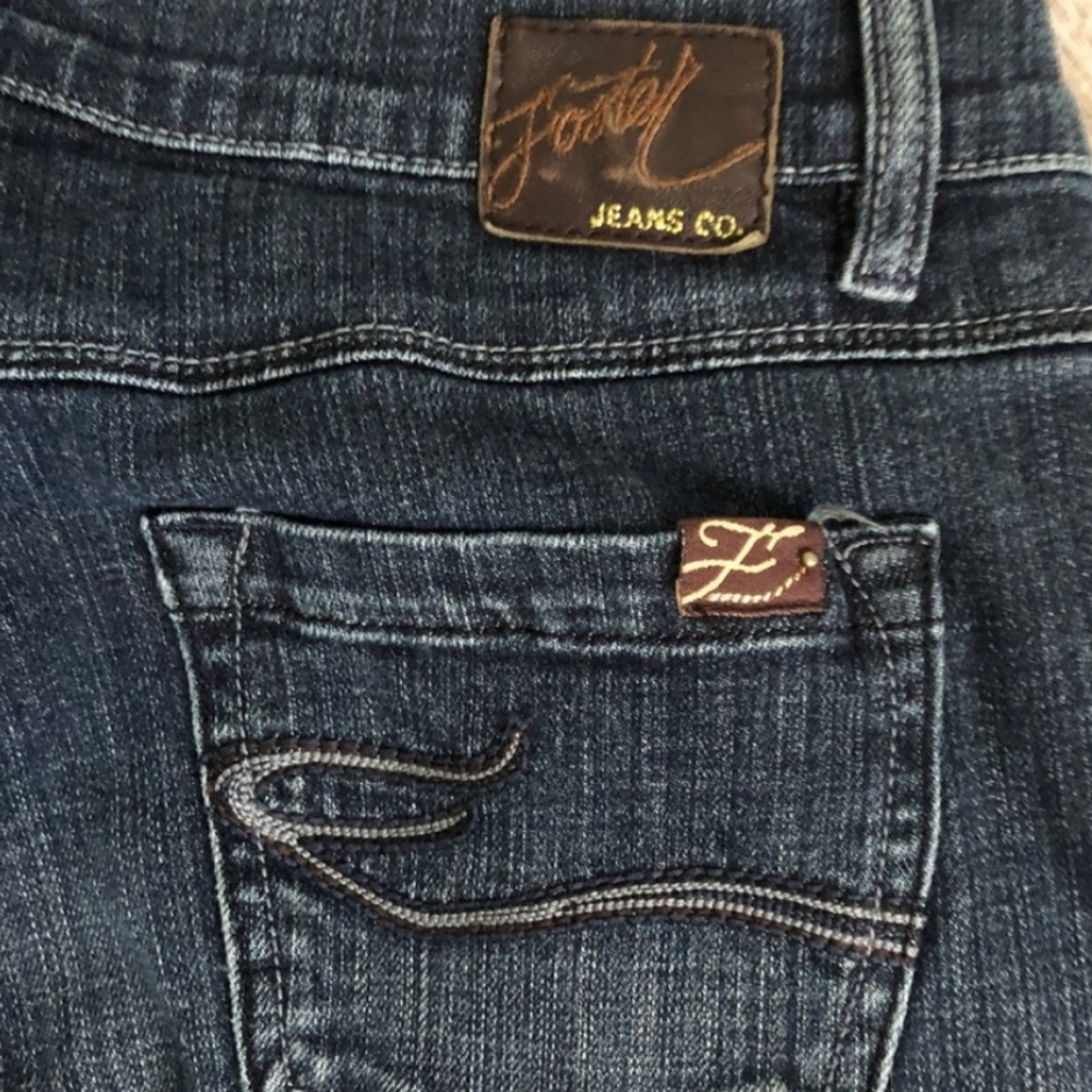 Foster Jeans Co. Wide/bootcut dark wash jeans 4 - Picture 7 of 7